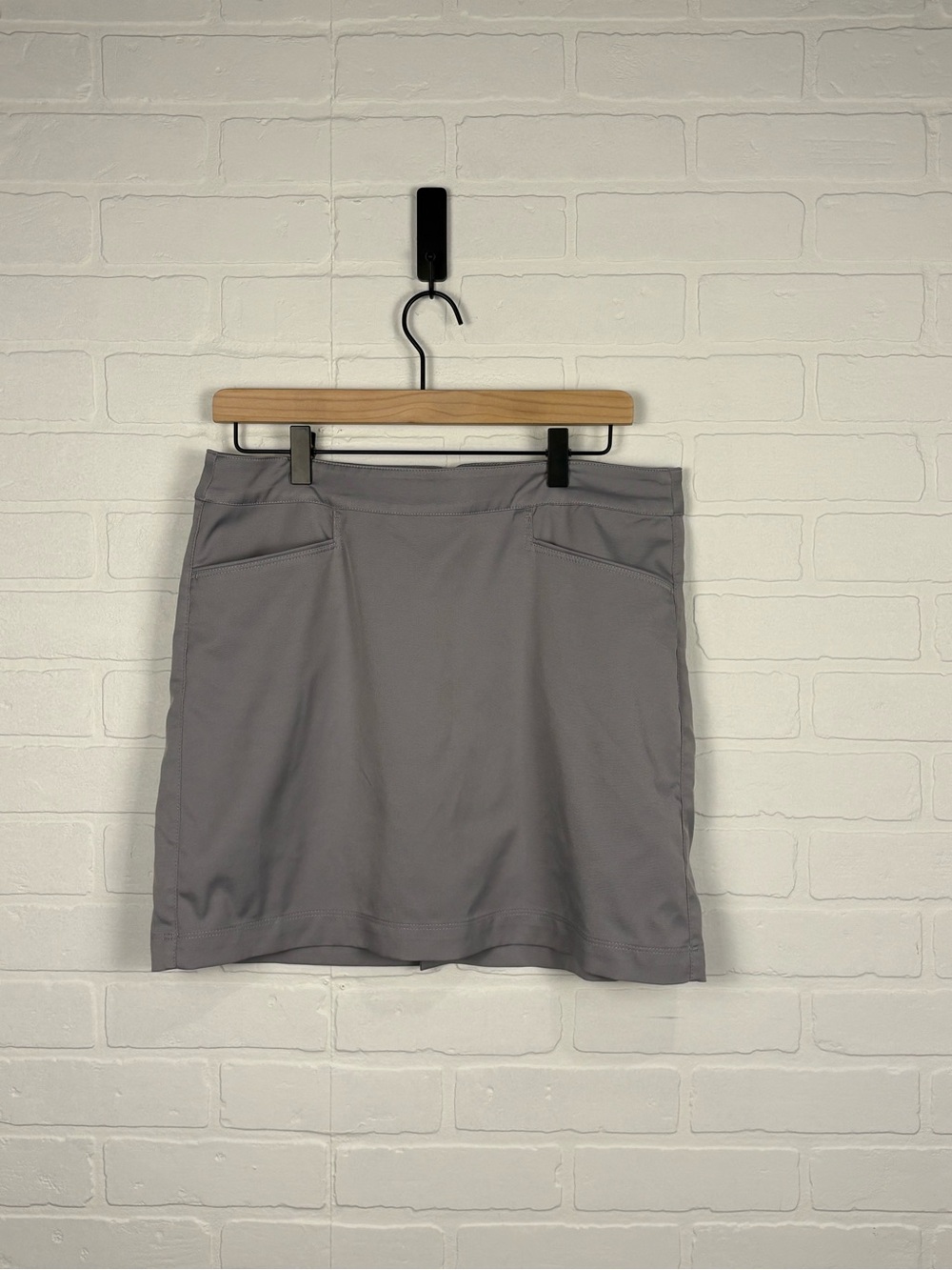 PGA TOUR Women Skort Gray Athletic Golf Skirt Size 8 Built-In Shorts